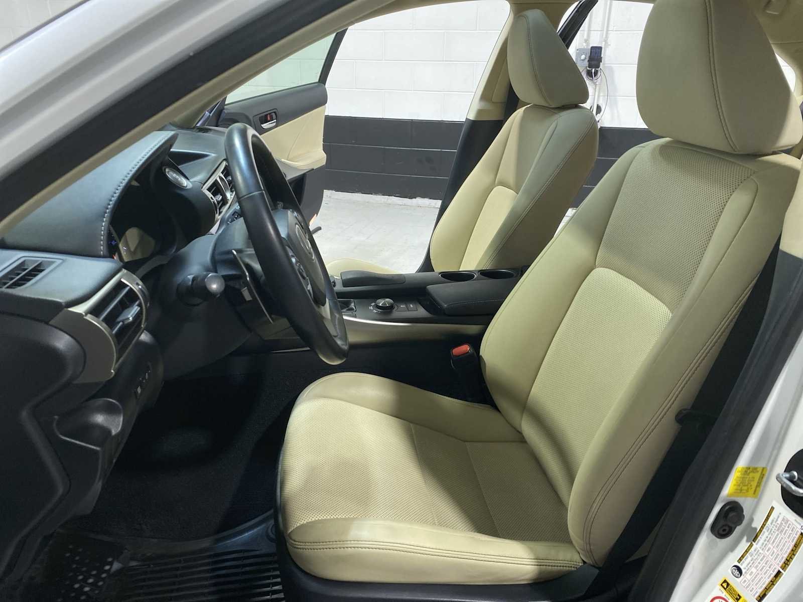 Used 2016 Eminent White Pearl Lexus  image 11