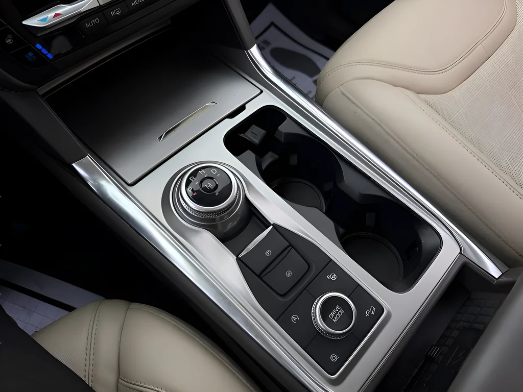 Used 2020 White Ford Platinum image 19