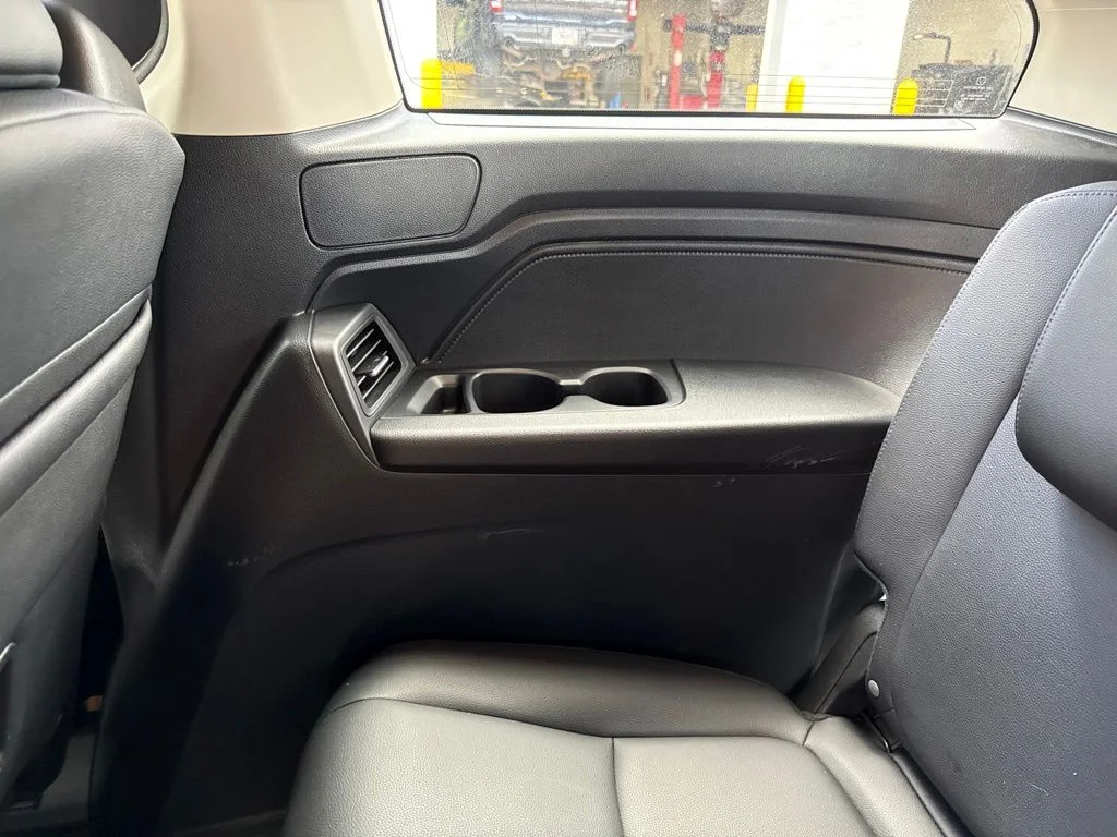 Used 2025 Platinum White Pearl Honda EX-L image 36
