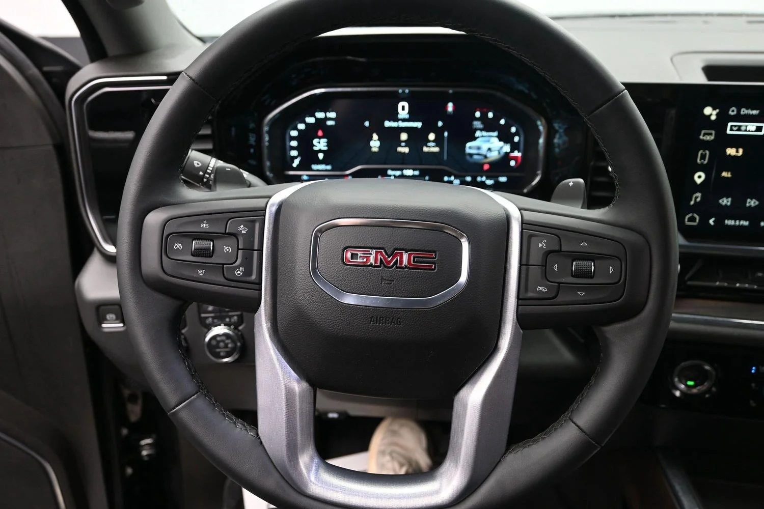 Used 2023 ONYX BLACK GMC SLT image 23