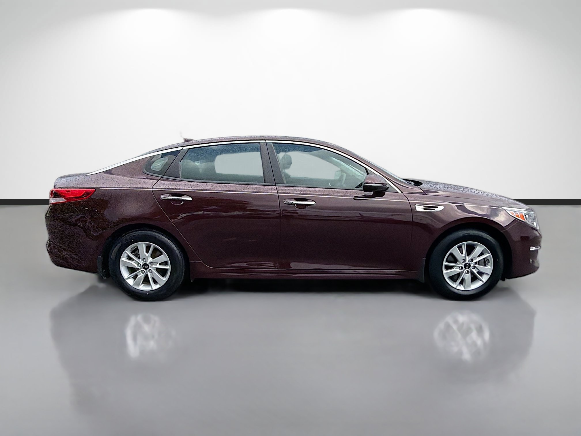 Used 2018 Sangria Kia LX image 2