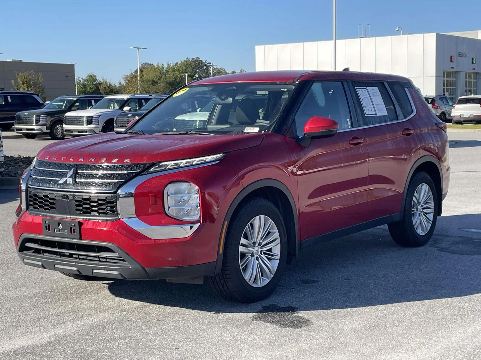 Used 2022 Red Diamond Mitsubishi ES image 22