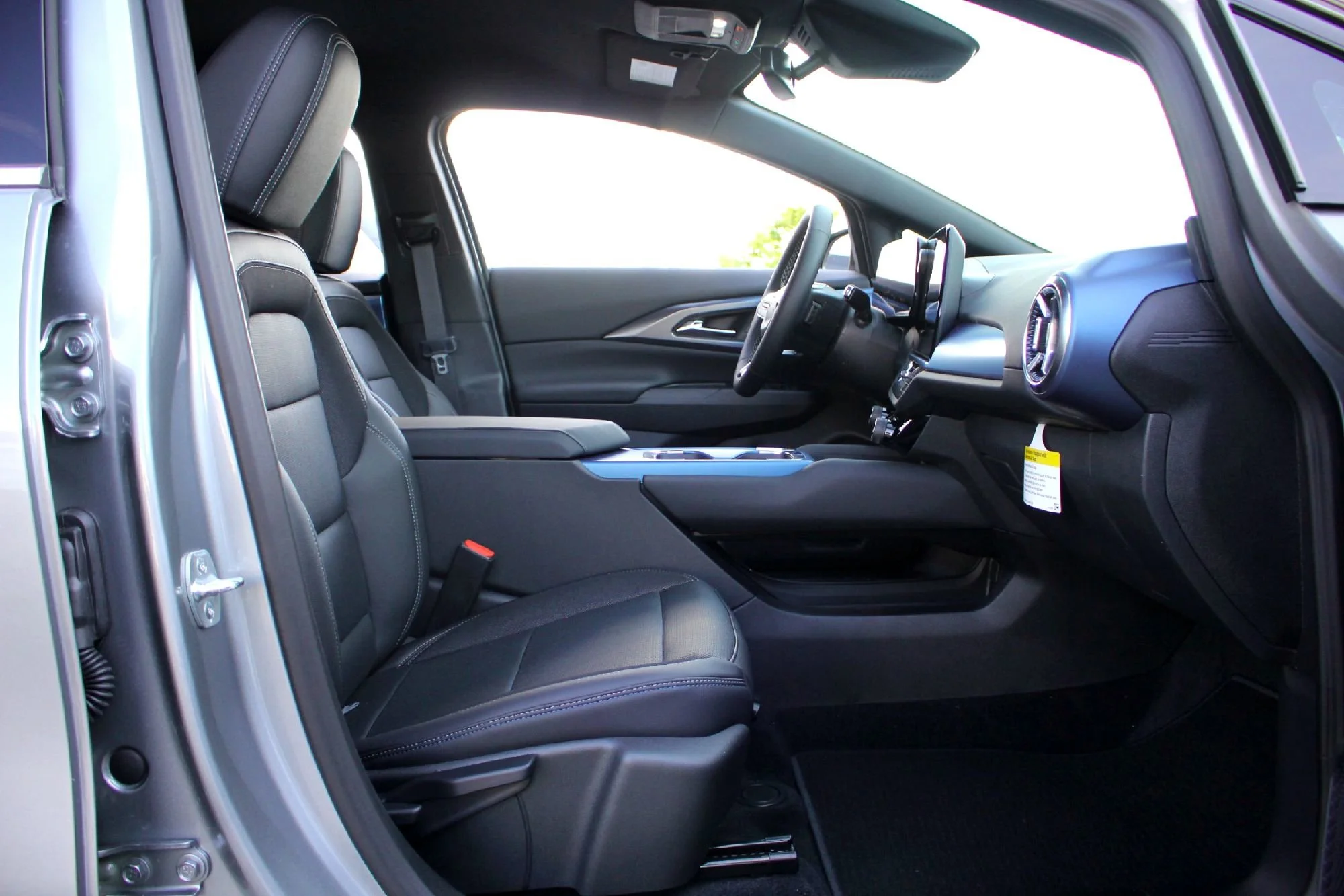 2025 Chevrolet Equinox EV 1LT - Photo 13