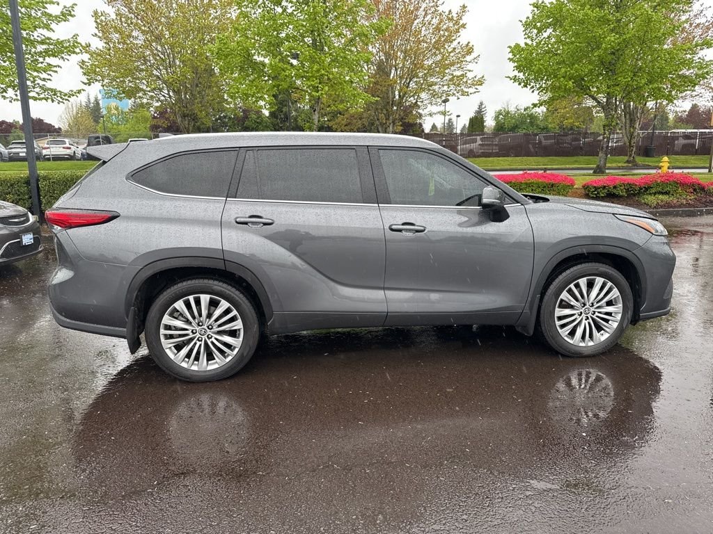 Used 2022 Magnetic Gray Metallic Toyota Platinum image 8