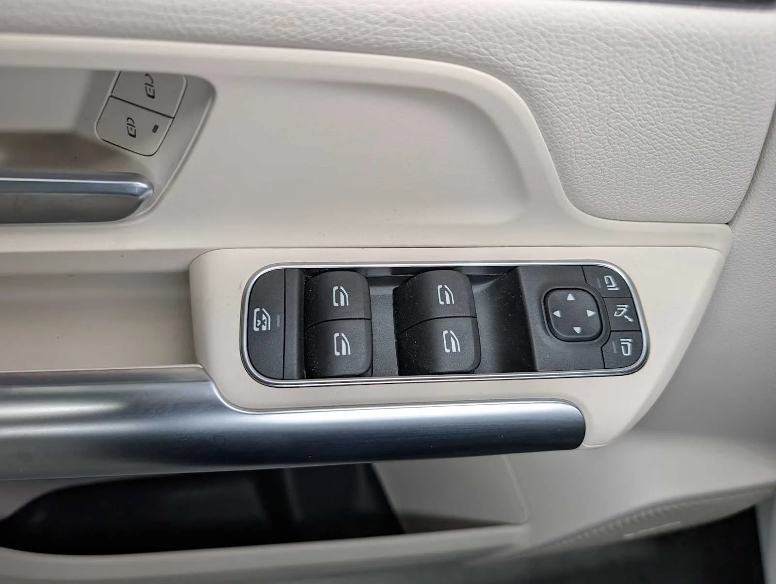 Used 2026 Polar White Mercedes-Benz GLA 250 image 29