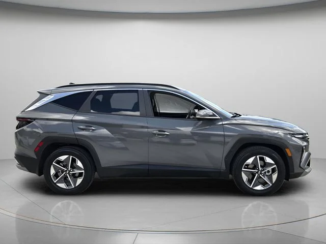 Used 2025 Gray Hyundai SEL Convenience image 5