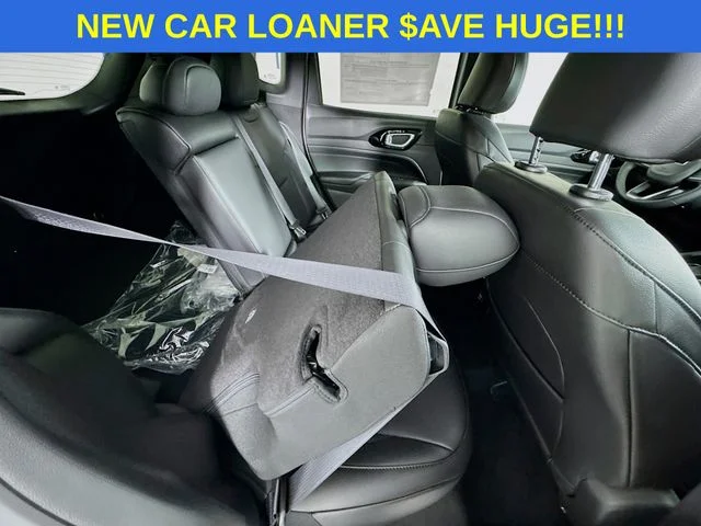 New 2026 Silver Zynith Metallic Clear-Coat Exterior Paint Jeep Latitude image 25