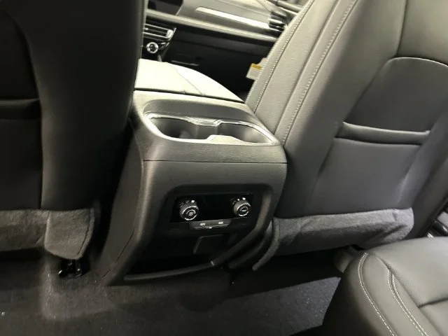 New 2027 Summit White Chevrolet LT image 24