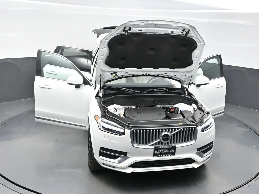 Certified Used 2024 Crystal White Volvo Plus image 39