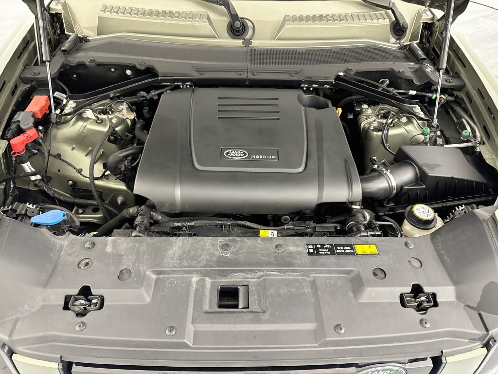 Used 2024 Green Land Rover S image 31