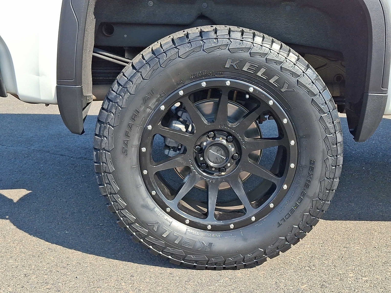 Used 2020 White Frost Tricoat GMC Denali image 9