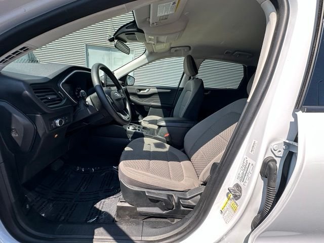 Used 2021 White Ford SE image 27