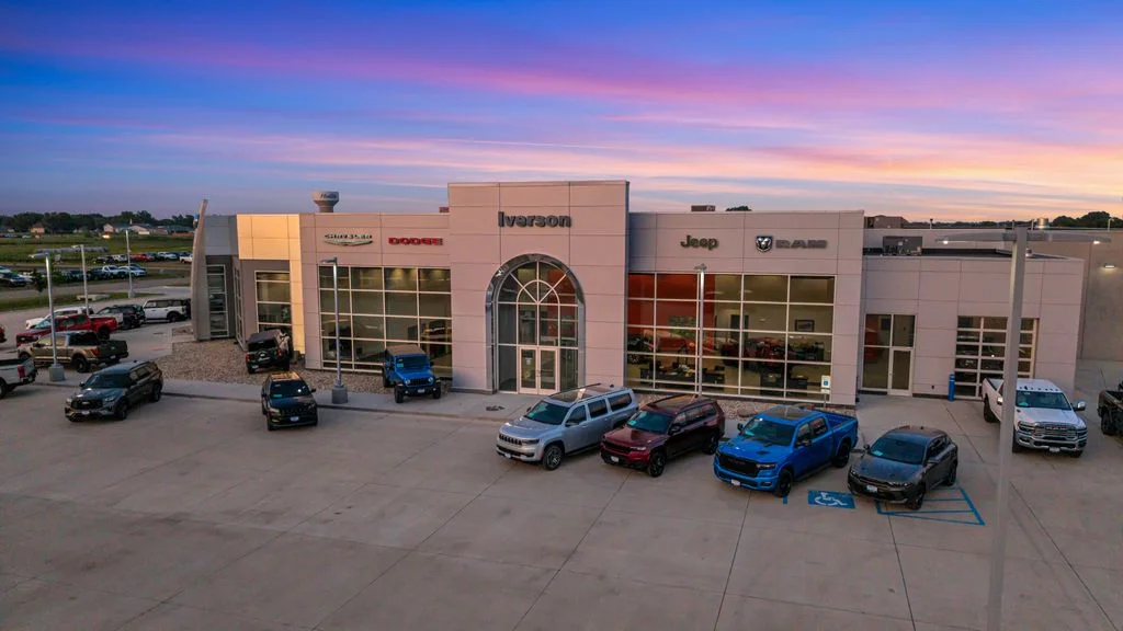 Used 2019 Black Jeep Latitude image 11