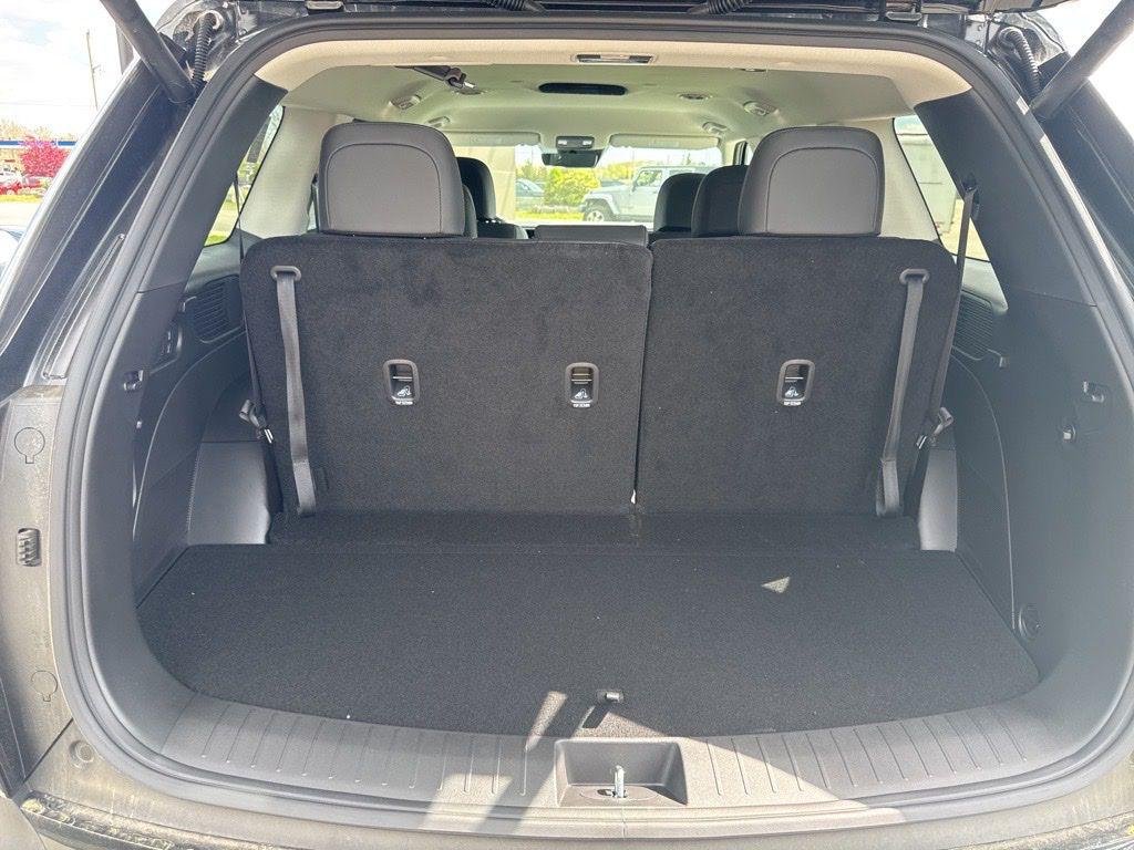 New 2026 Black Hyundai SEL Premium 8P image 4