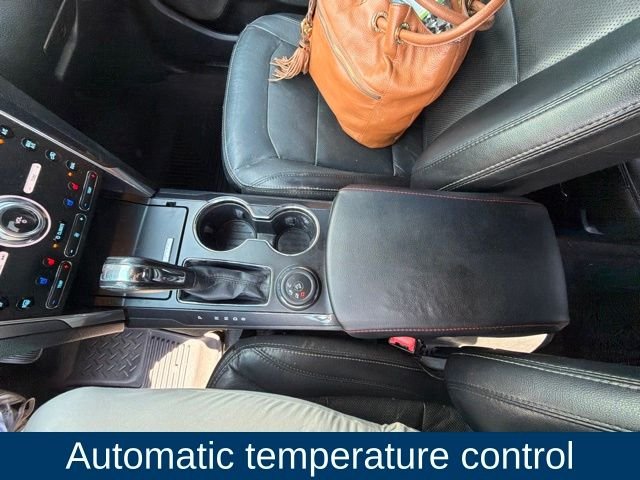 Used 2017  Ford Limited image 13
