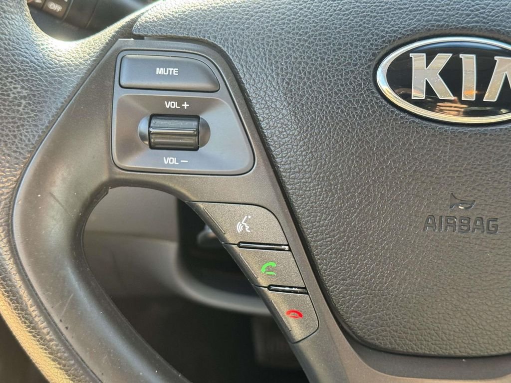 Used 2017 White Kia LX image 19