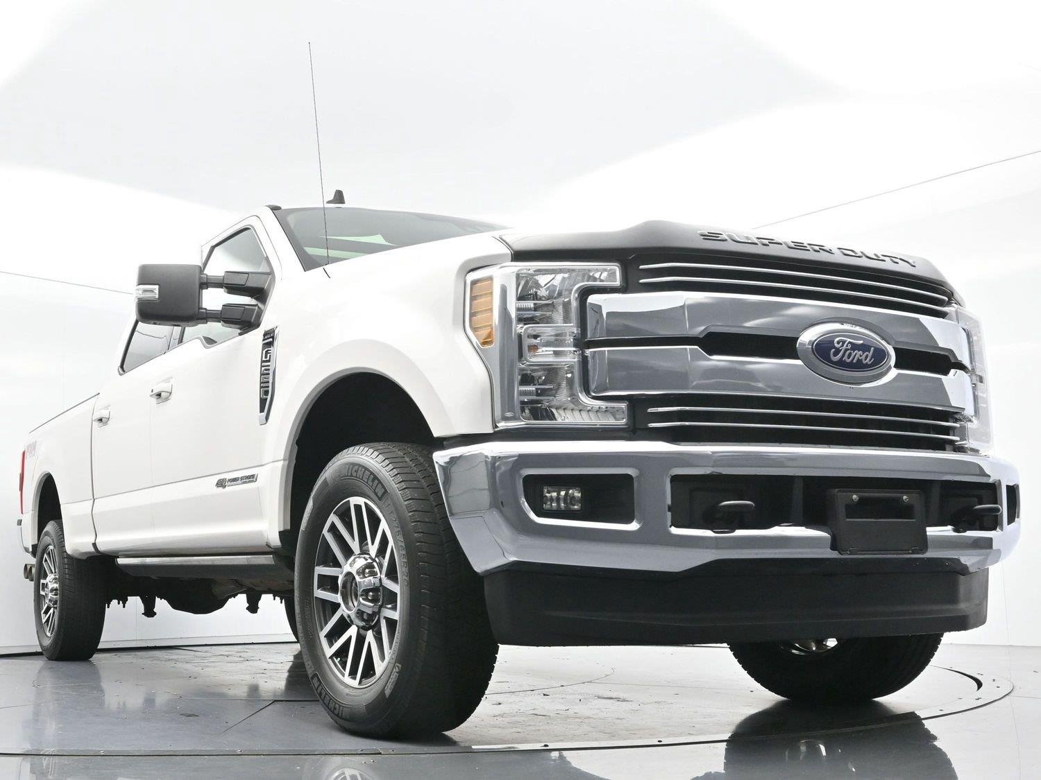 Used 2019 White Platinum Metallic Tri-Coat Ford Lariat image 45