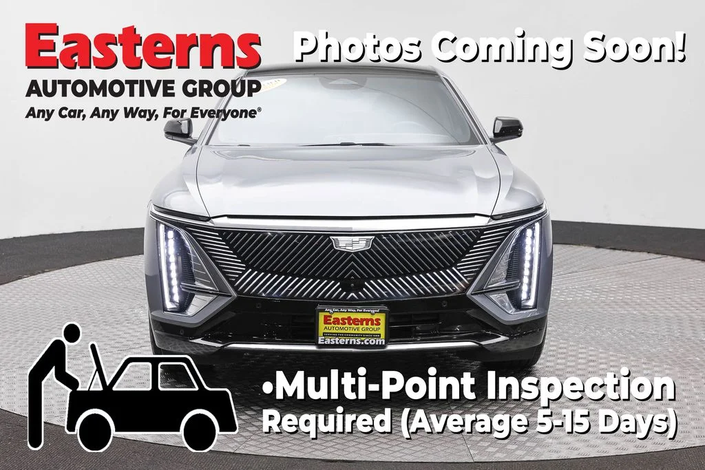 Used 2024 Silver Cadillac Luxury image 2