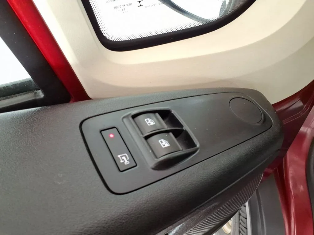 Used 2015 Red Ram High Roof image 15