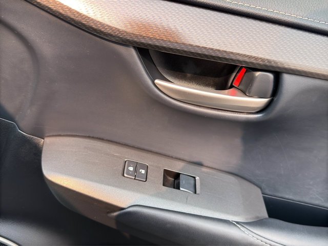 Used 2015 White Lexus  image 18