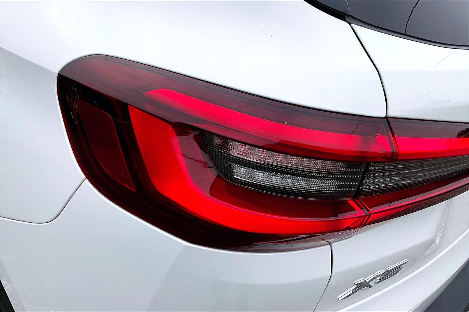 Used 2023 Alpine White BMW sDrive40i image 28