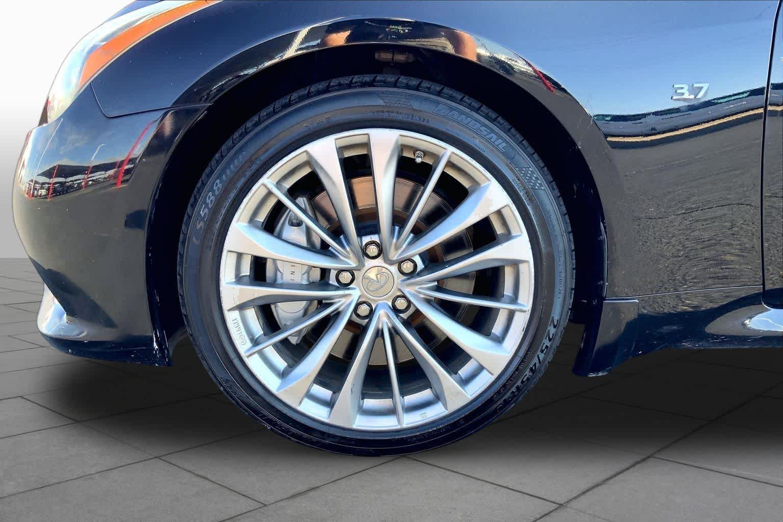 Used 2014 Black Obsidian INFINITI  image 11