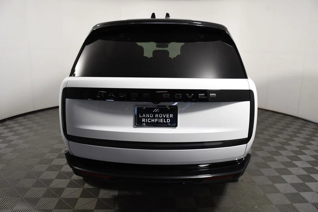 New 2026 Fuji White Land Rover SE image 5