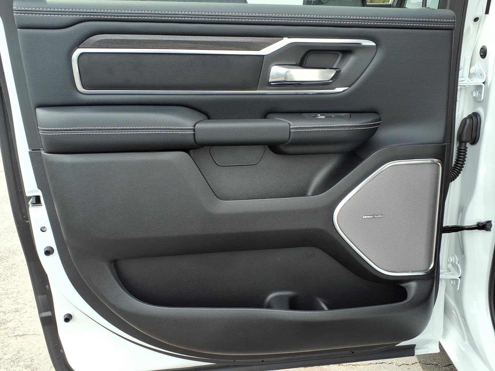 New 2026 Ivory White Tri-Coat Pearl-Coat Exterior Paint RAM Laramie image 10