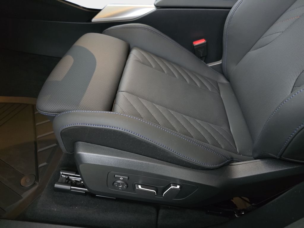 New 2026 Dune Grey Metallic BMW 30 xDrive image 25