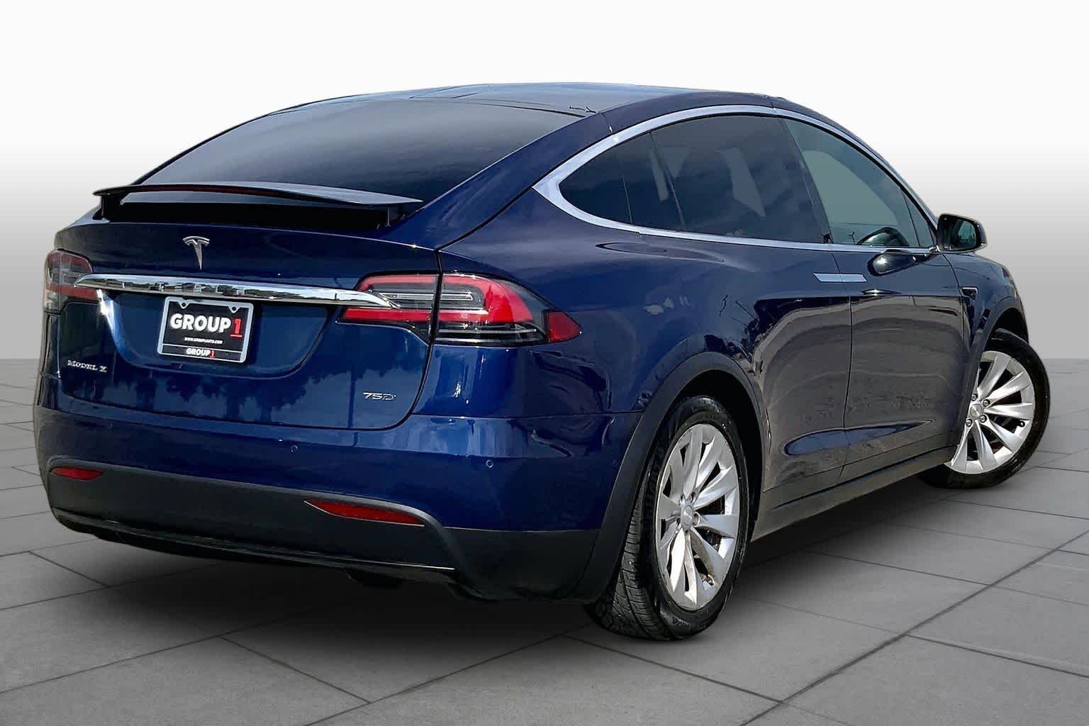 Used 2018 Deep Blue Metallic Tesla 75D image 12