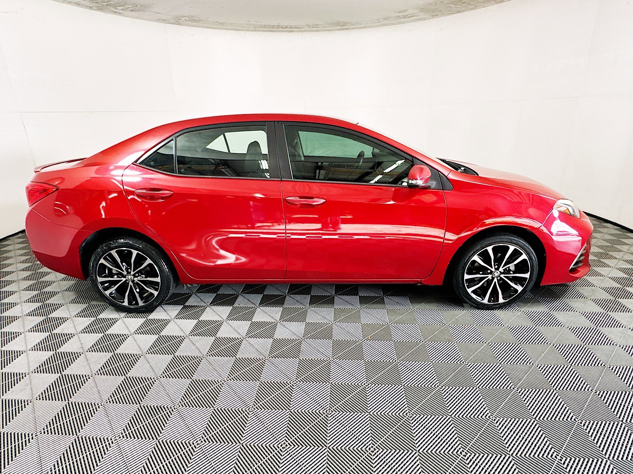 Used 2018 Toyota Corolla SE with VIN 5YFBURHE7JP785030 for sale in Coconut Creek, FL