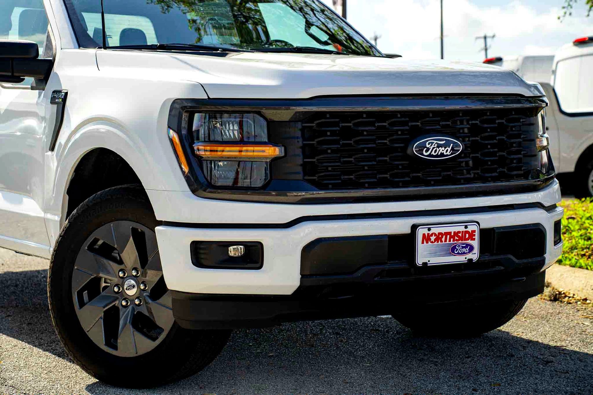 New 2025 Oxford White Ford STX image 3