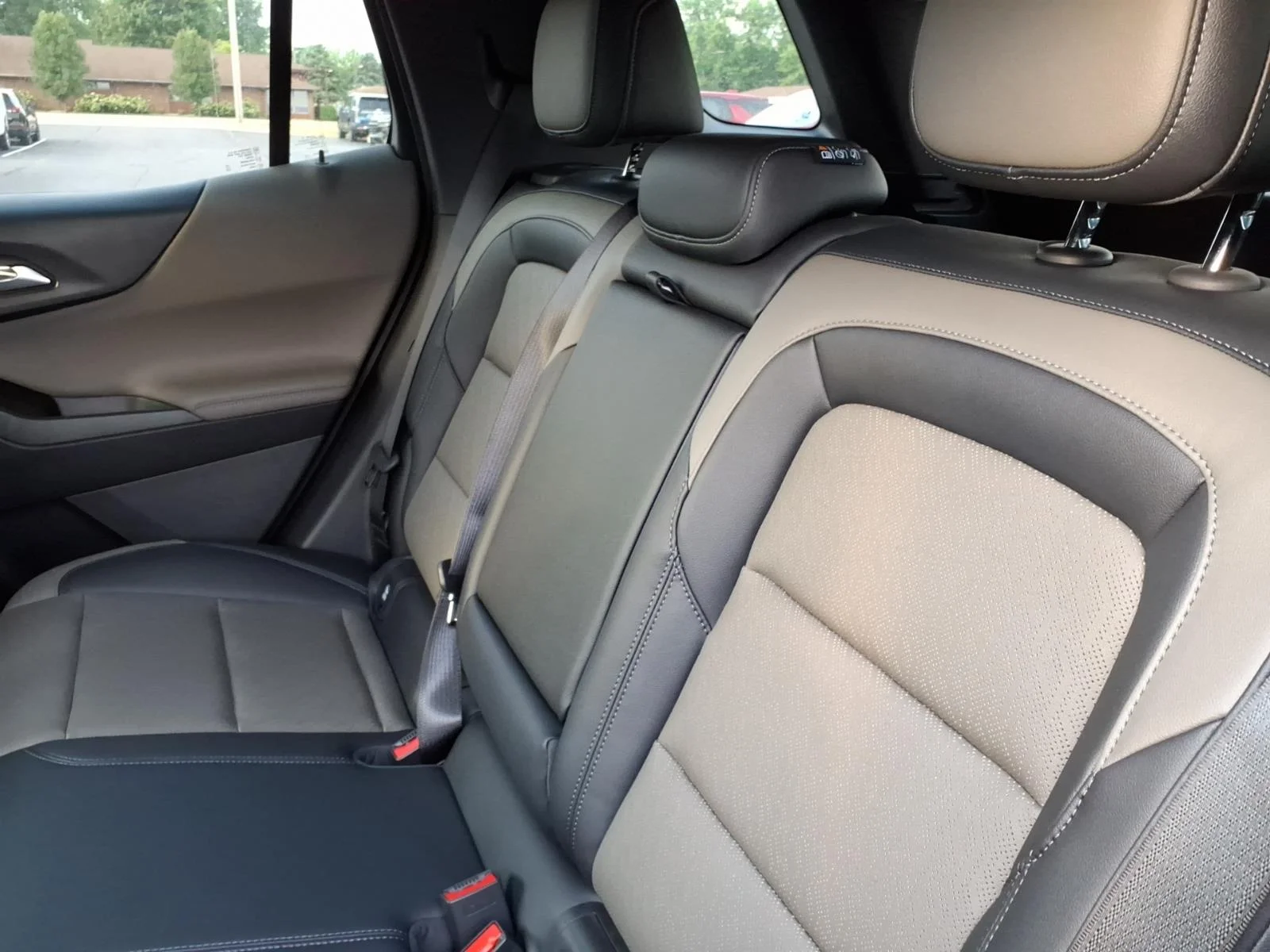 2027 Chevrolet Equinox LT - Photo 8