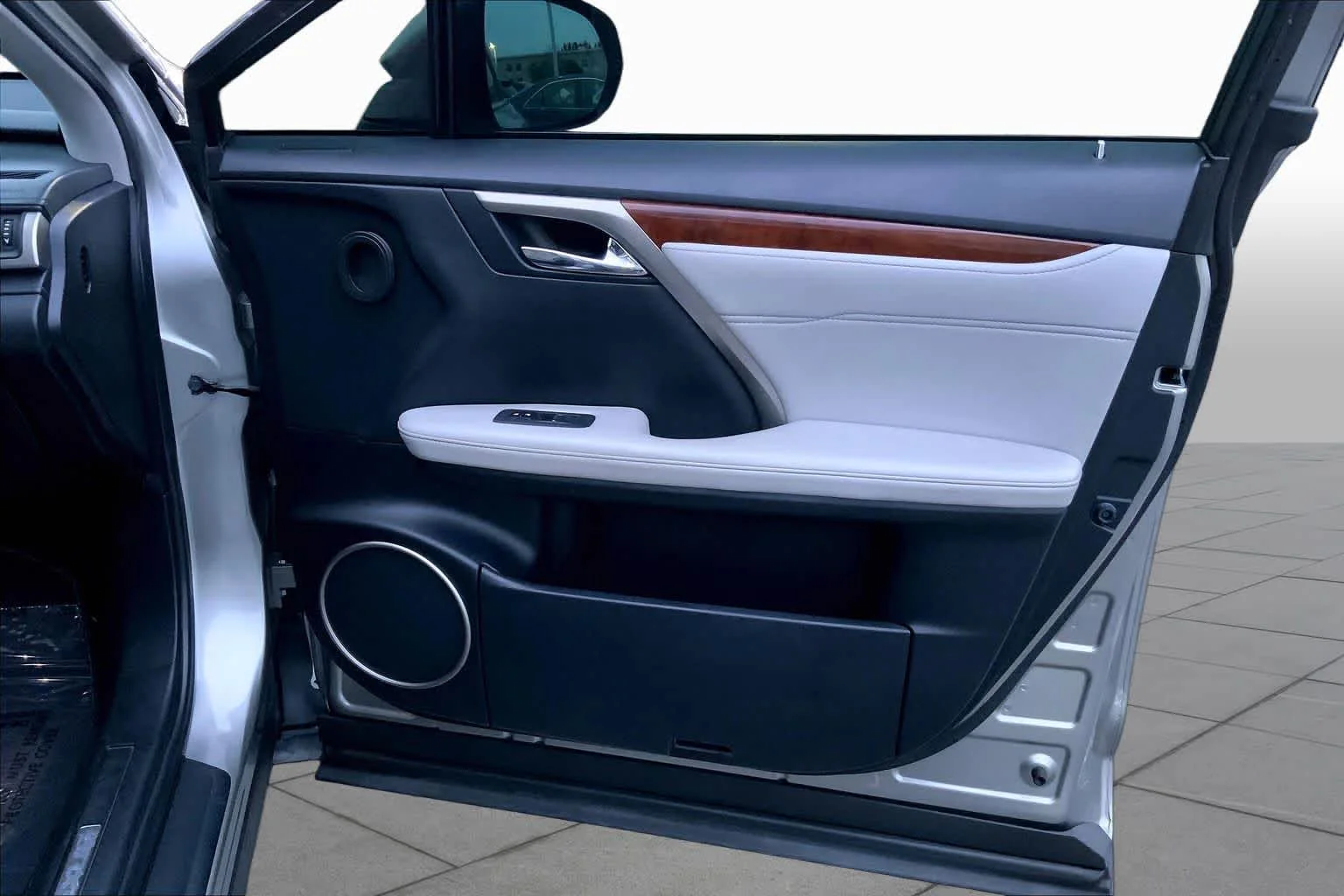 Used 2018 Atomic Silver Lexus  image 20