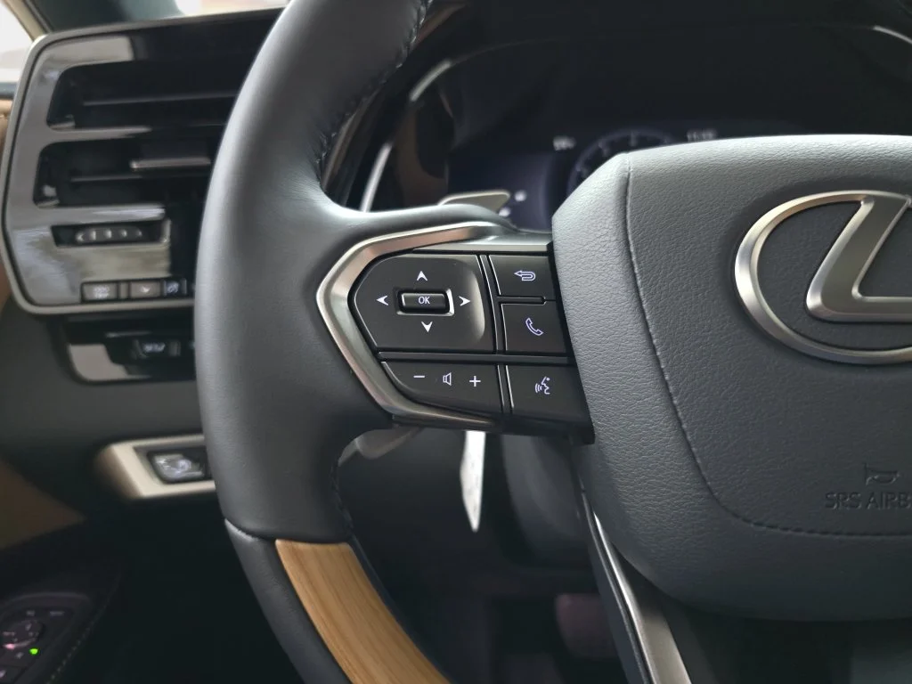 New 2026 Eminent White Pearl Lexus PREMIUM PLUS image 17