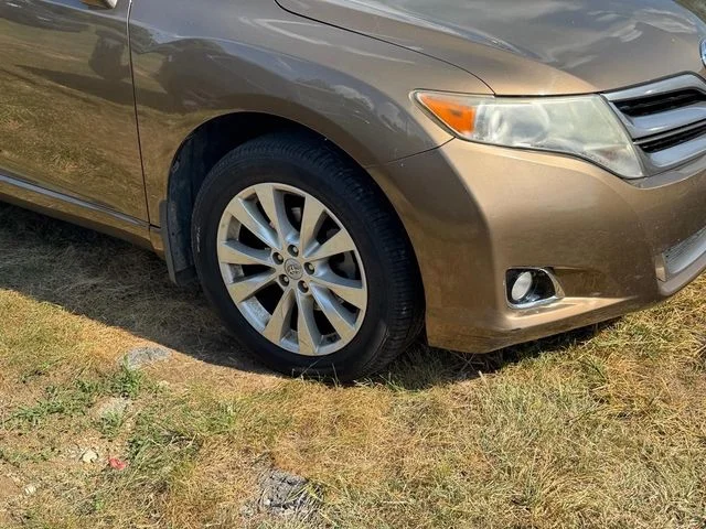 Used 2013 Gold Toyota LE image 11