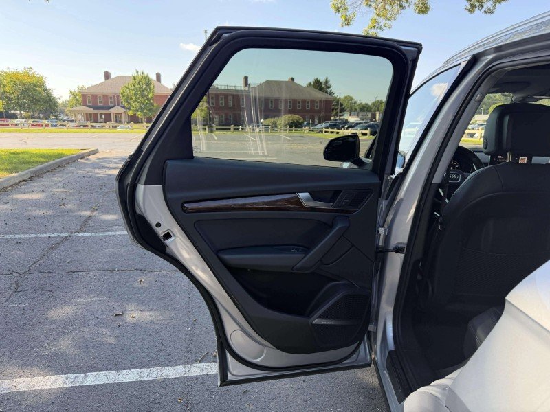 Used 2018 Florett Silver Metallic Audi Premium Plus image 21