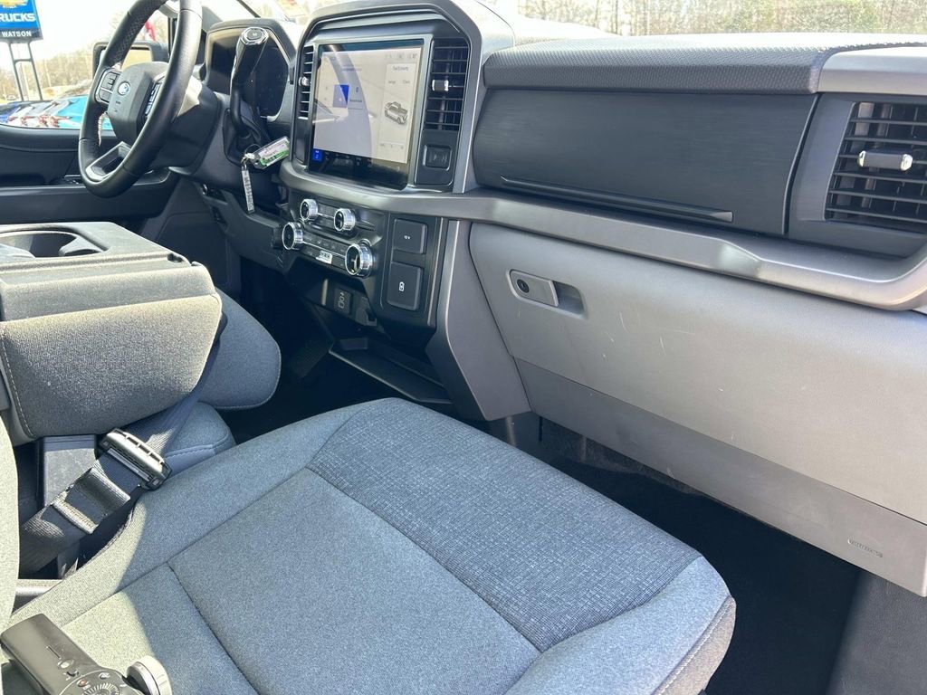 Used 2025 Oxford White Ford XLT image 17