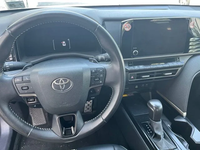Used 2025 Ice Cap Toyota SE image 4