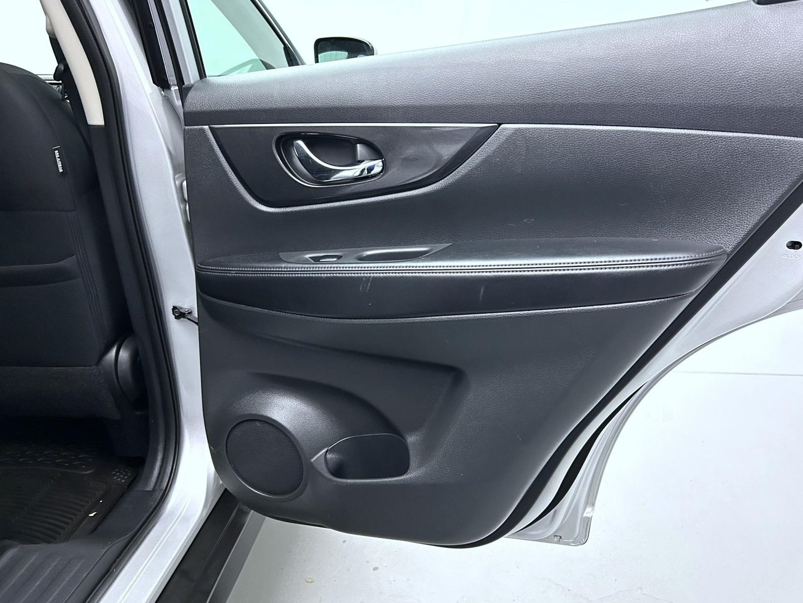 Used 2017 Silver Nissan S image 17