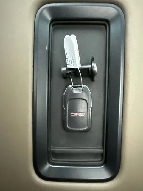 Used 2018 SUMMIT WHITE GMC SLT image 31
