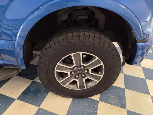 Used 2016 Blue Ford XLT image 9