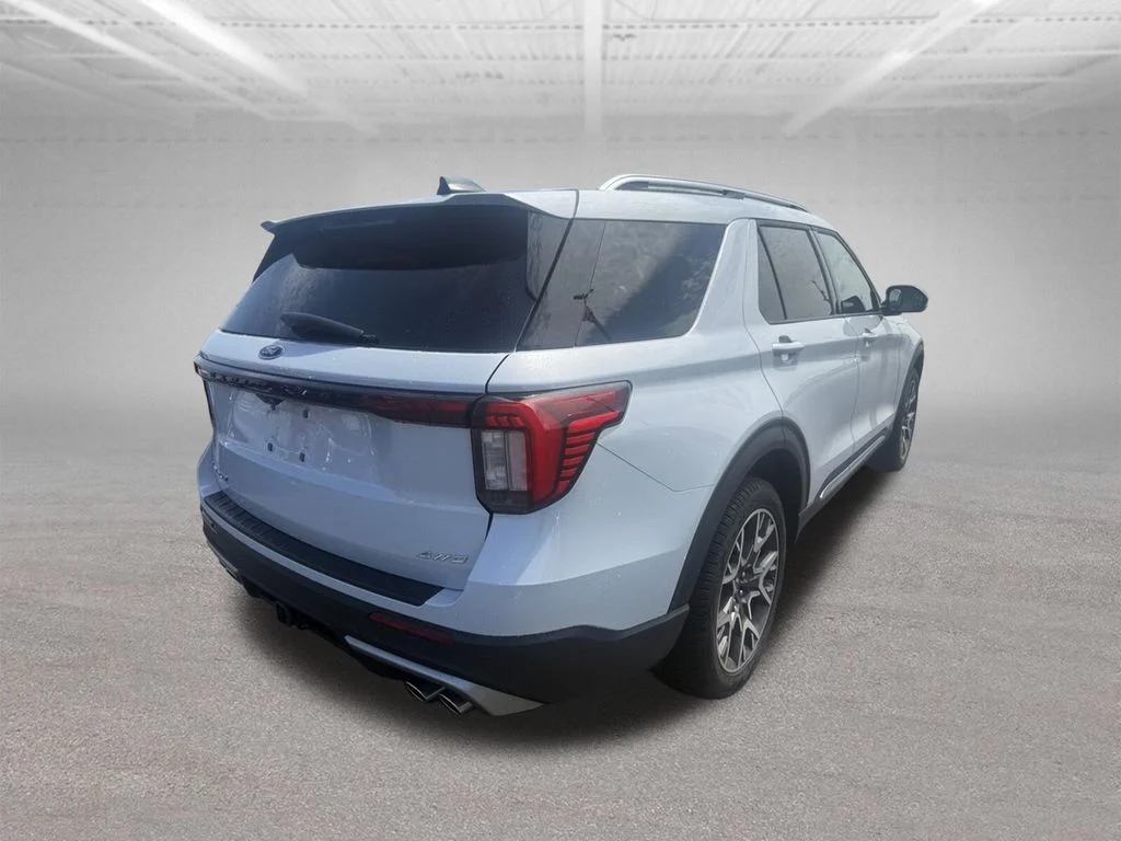 Used 2025 White Ford Platinum image 8