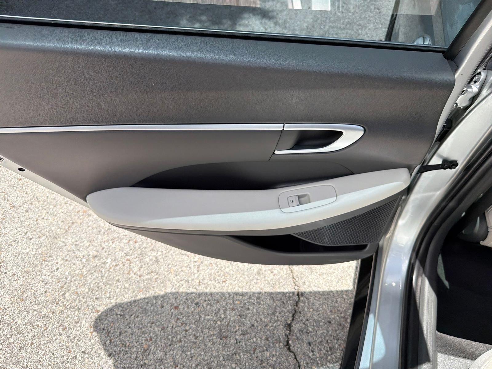 Used 2024 Silver Hyundai SEL image 33