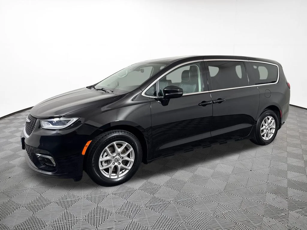 Used 2024 Black Chrysler Touring L image 2