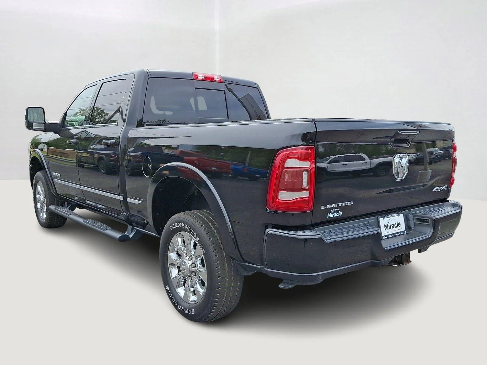 Used 2023 Diamond Black Crystal Pearlcoat Ram Limited image 5
