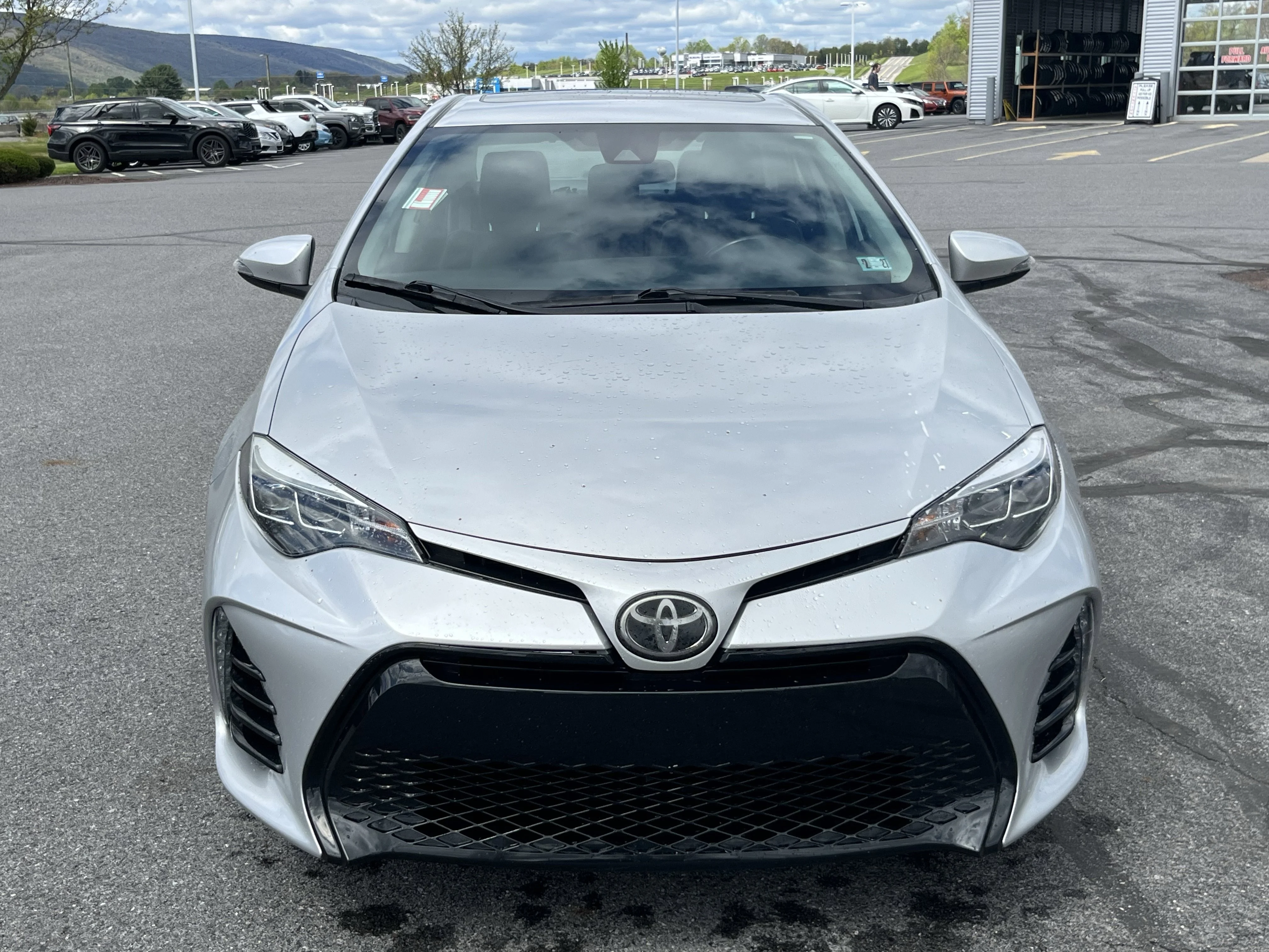 Used 2018 Classic Silver Metallic Toyota SE image 11