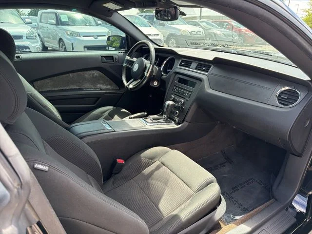Used 2013 Black Ford V6 image 19