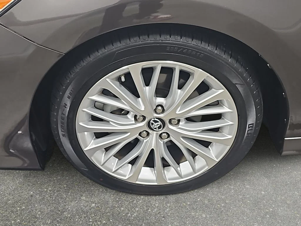 Used 2018 Brown Toyota XLE image 34