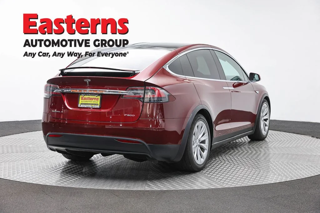 Used 2016 Red Tesla P90D image 5